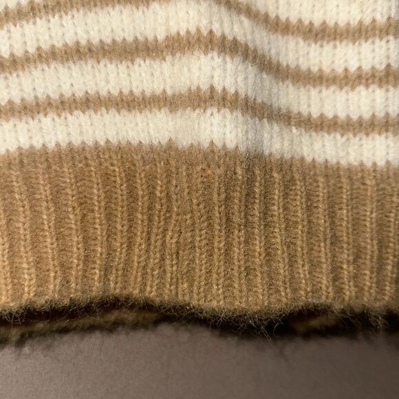 AE M & XL Festive Feels White Tan Stripe Super Soft Crew Sweater - Picture 10 of 16